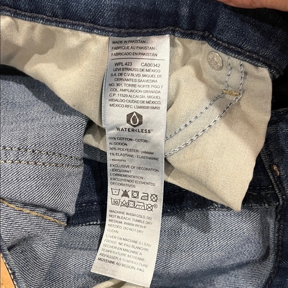 Signature Levi Strauss Bermuda Denim Shorts - Picture 4 of 5